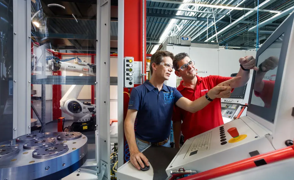 Ingenieros de TMC trabajando